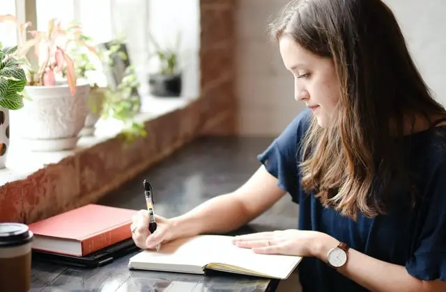 7 Best Literary Devices for Songwriting